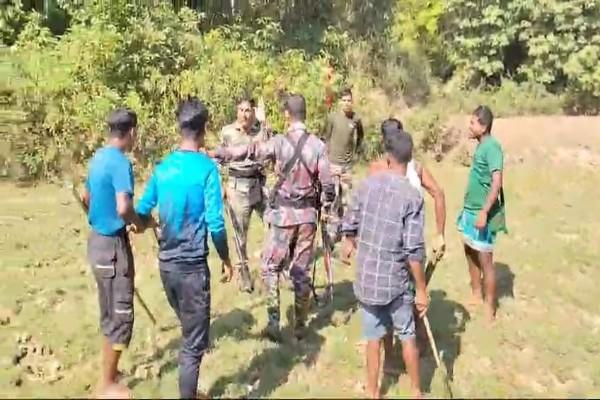 Bangladeshi smugglers make failed attempt to snatch weapons